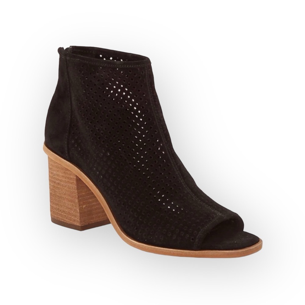 Vince Camuto 𖦹 Bevina Perforated Leather Cut Out Peep Toe Booties 𖦹 Black 8.5M - Picture 1 of 16